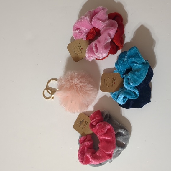 Velvet Scrunchies New Lot 6 scrunchies & Key chain - Picture 1 of 5